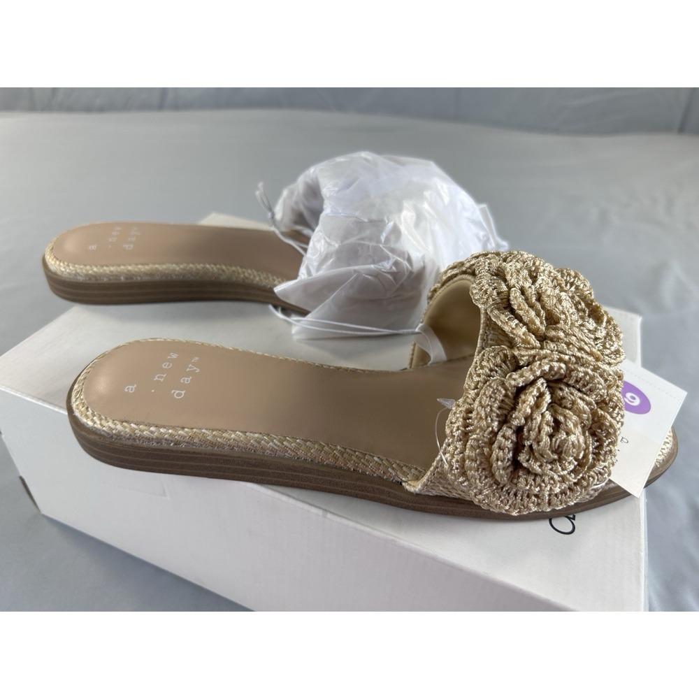 A New Day Womens Slide Sandals Size 6.5 Beige Raffia Floral Rosette Slip On NEW - Picture 3 of 9